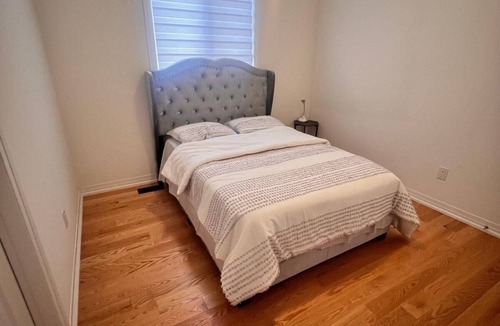 Markham House | Room in Markham