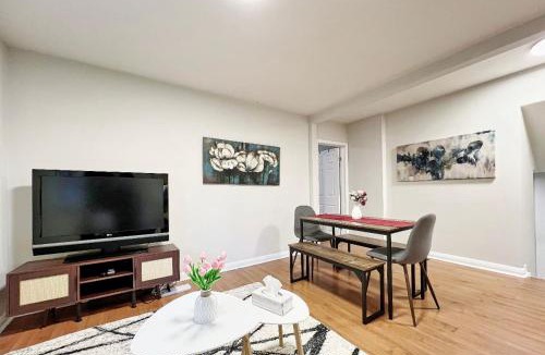 Vaughan House | ROOM NEXT TO CANADA WONDERLAND-10 mins Drive- FREE PARKING-WIFI