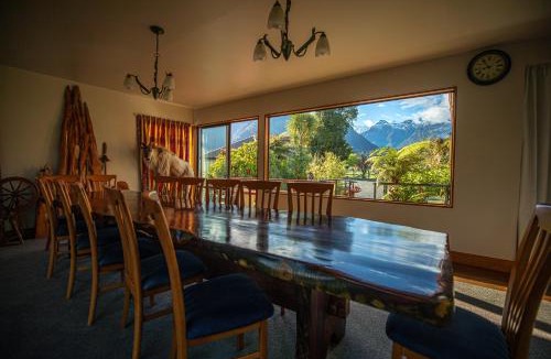 Fox Glacier Bed & Breakfast | Ropatinis Bed & Breakfast