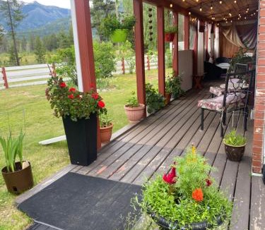 Valemount Bed & Breakfast | Rose Cottage Bed & Breakfast