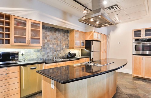 Toronto Entertainment District Condo | Rosemont Residences - furnished Bachelor Suite, Full Kitchen, Washer & Dryer