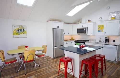 Bloomfield Cottage | Runaway Rooster B&B - Guest Cottagen