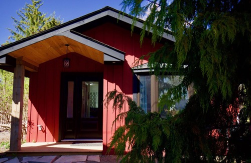 Bloomfield Cottage | Runaway Rooster B&B - Guest Cottagen