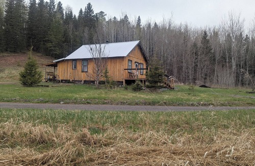 Kaministiquia Cabin | Rustic 2 Bed 1 Bath Cottage in Kaministiquia w Breathtaking Views of the Valley