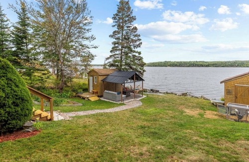 Mineville House | Rustic chic cabin on the lake