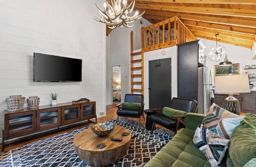 Blue Ridge Cabin | Rustic-Chic Forest Cabin with Hot Tub in Blue Ridge