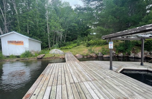North Kawartha Cottage | Rustic cottage minutes from Apsley on a bay off Chandos Lake.