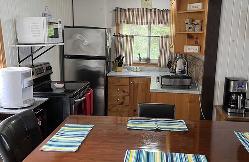 Ramara Cottage | Rustic Cottage on Lake Couchiching and 5 minutes from Casino Rama