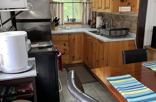 Ramara Cottage | Rustic Cottage on Lake Couchiching and 5 minutes from Casino Rama