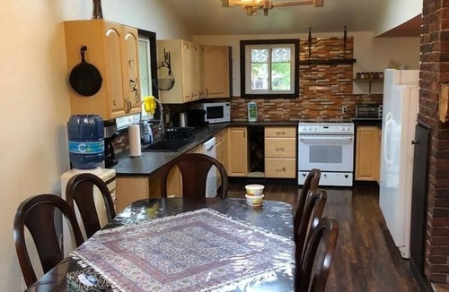 Kirkfield Cottage | Rustic cottage w/hot tub