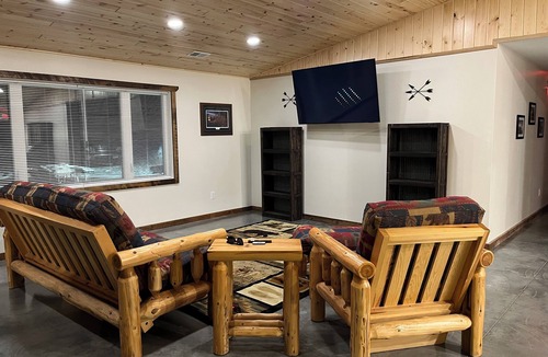 Ashby Cabin | Rustic hunt club lodge in the heart of Minnesota lakes country.