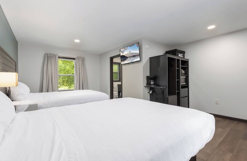Aitkin Hotel | Rustic Lodge | Riverside | WiFi | Pets OK!
