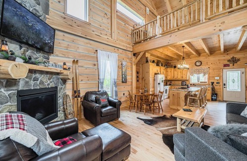 South Bruce Peninsula Cabin | Rustic Luxury: Saw N' LogzzZ Cabin Getaway