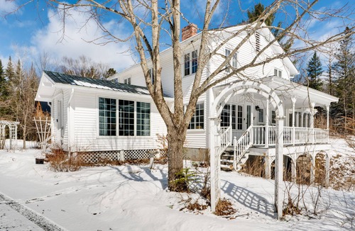 Guildhall House | Rustic Mountain-View Farmhouse on 159 Acres