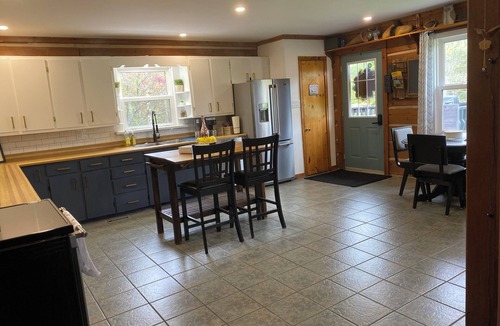Coe Hill Cottage | Rustic Pet Friendly 4 Bedroom Open Concept Cottage with Hot Tub