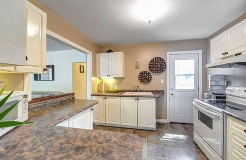 Pleasant Point Cottage | Rustic Pines Waterfront Cottage *CLEAR WATER*