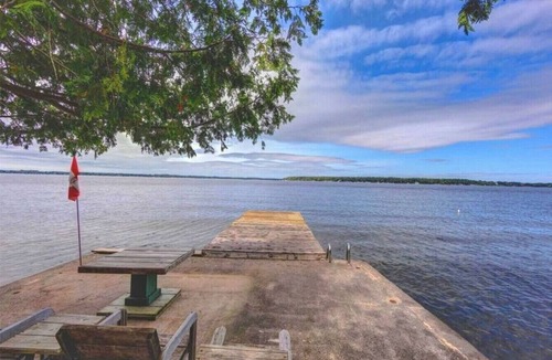 Pleasant Point Cottage | Rustic Pines Waterfront Cottage *CLEAR WATER*