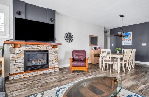 The Blue Mountains House | Rustic Retreat at Blue Pool Hot Tub Golf Ski