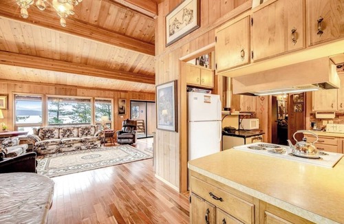 Eastsound House | Rustic Waterfront Cabin in Eastsound with Private Beach Access and Ocean Views