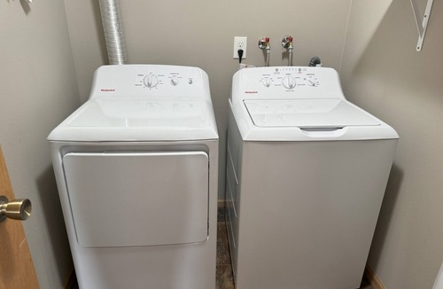 Crosby Apartment | Rusty Rim Bike House Unit 1, Centrally located, 2 bed 1 bath