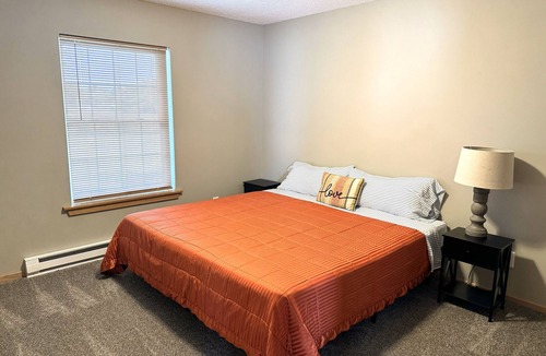 Crosby Apartment | Rusty Rim Bike House Unit 1, Centrally located, 2 bed 1 bath