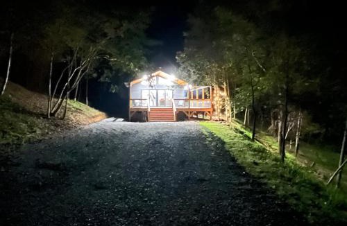 Burnsville House | Ruth's Place Tiny Home Retreat 1 mile to town
