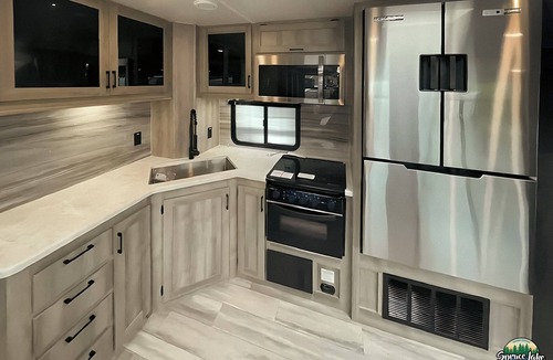 Kenora House | RV 8 Lake view with double over double bunks for the kids!