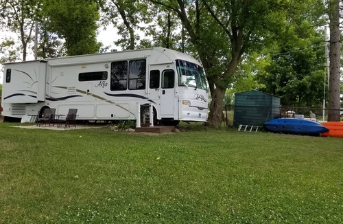 Maple Lake House | RV Life on a Beautiful lake with sunsets, great fishing, swimming and peace.