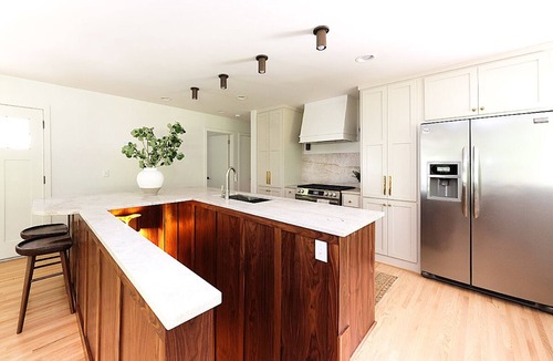 Minnetonka House | Safe, Spacious & Walkable! Family & Pet Friendly. Fully Fenced Backyard Retreat!