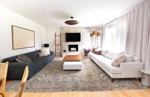 Minnetonka House | Safe, Spacious & Walkable! Family & Pet Friendly. Fully Fenced Backyard Retreat!