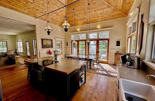 Crowes Landing Cottage | Salmon Island on Stoney Lake