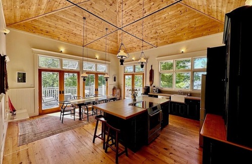 Crowes Landing Cottage | Salmon Island on Stoney Lake