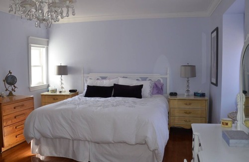 Bracondale Hill House | Sanctuary in the city, quiet neighbourhood, lovely gardens. Steps to transit.