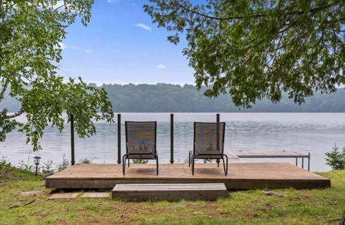 North Frontenac Cottage | Sand Lake Oasis -Beautiful 3Br Waterfront Cottage w/Lots to Do!