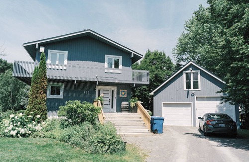 Picton House | Sandbanks Escape (5 min drive) on Sheba’s Island | Pet-Friendly Cottage