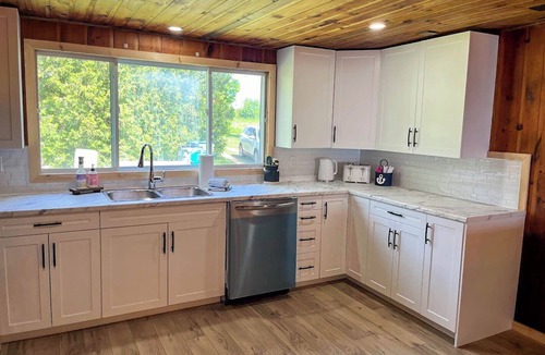 Bayfield Cottage | Sandy Edge Retreat-Awesome Beach! - Private Lake Access