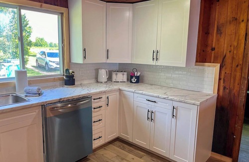 Bayfield Cottage | Sandy Edge Retreat-Awesome Beach! - Private Lake Access