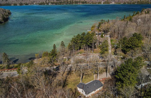 Trent Lakes House | Sandy Lake Beachhouse in Kawarthas Lakes