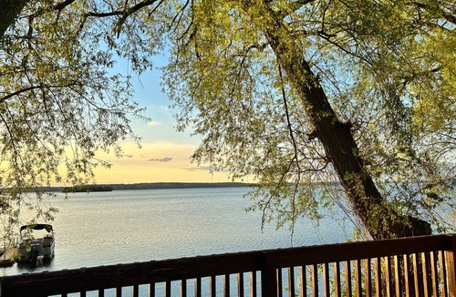 Harwood Cottage | Sandy Shore Cottages. 2-bedroom lake front cottage, Sauna, Heated pool