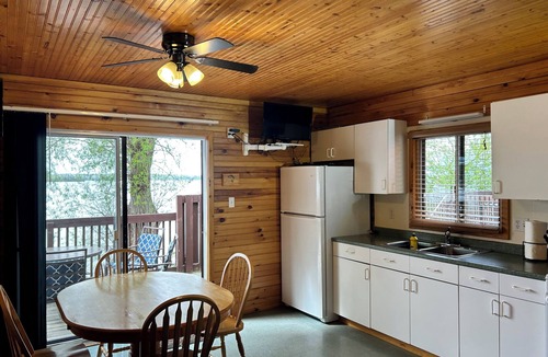 Harwood Cottage | Sandy Shore Cottages Luxury Lake Front Resort (2 bdr Cottage# 3)
