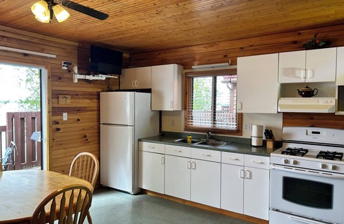 Harwood Cottage | Sandy Shore Cottages Luxury Lake Front Resort (2 bdr Cottage# 3)
