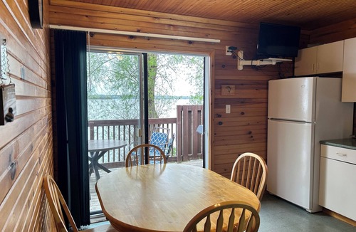 Harwood Cottage | Sandy Shore Cottages Luxury Lake Front Resort (2 bdr Cottage# 3)