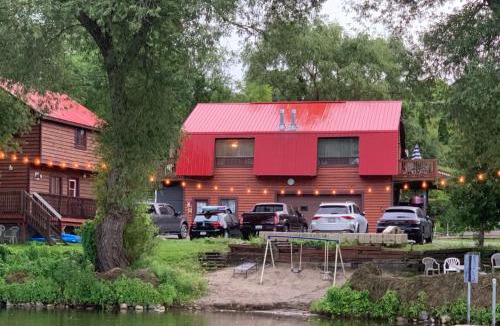 Harwood House | Sandy Shore Cottages Luxury Resort on Rice Lake