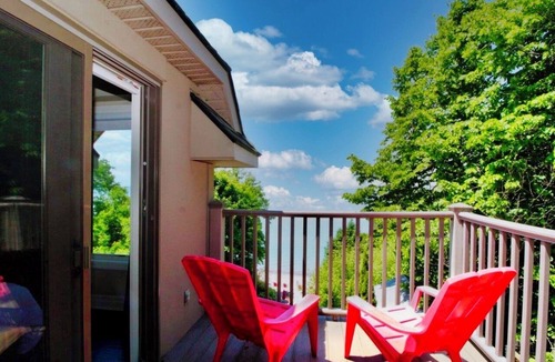 Zurich Cottage | Sandy Shores Lakefront Cottage! Amazing Luxury On Lake Huron!