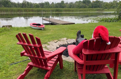 Campbellford Cottage | Santa's Waterfront Cottage Retreat - Cozy and Quiet