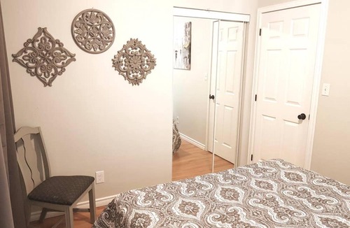 Sarnia House | Sarnia Central Six - BIG 6 BR 2 BA - patio and BBQ