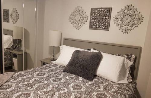 Sarnia House | Sarnia Central Six - BIG 6 BR 2 BA - patio and BBQ