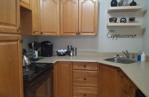 Sarnia House | Sarnia's Hidden Gem - 3 BR/2 BA by College/Hwy/Arena