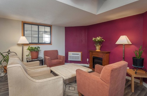 Sauk Centre Hotel | Sauk River Inn & Suites, a Travelodge by Wyndham