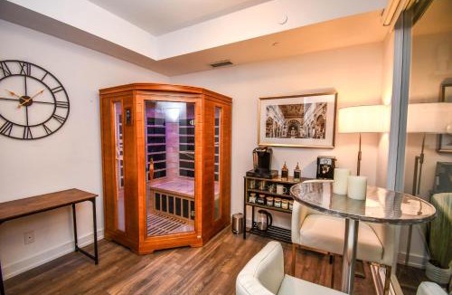 Innisfil Apartment | Sauna*King Bed*Fireplace*SmartTV